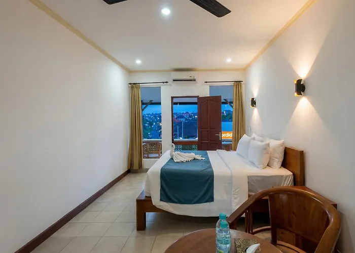Gasthuis Rumah Rini By Rumah Weda 2*